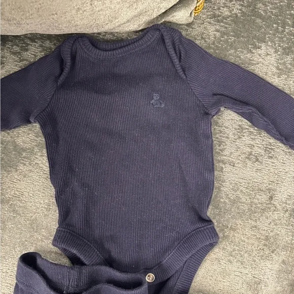 Gap. Set of Baby Bodysuits and Pants in Blue and Gray - Picture 5 of 5